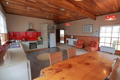 Cable Station Accommodation - Australian Directory 1