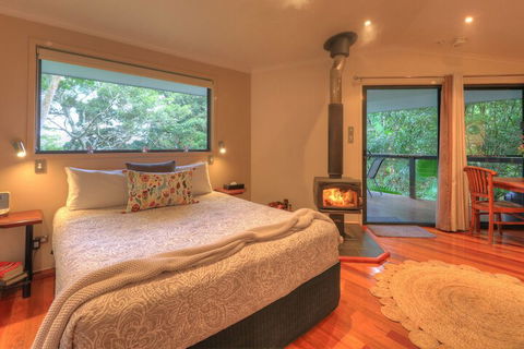 Montville Grove - Australian Directory 5