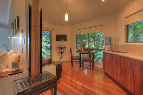 Montville Grove - Australian Directory 4