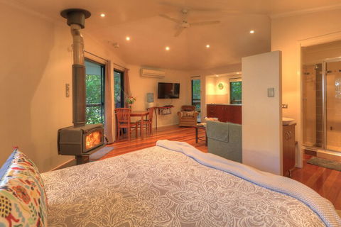 Montville Grove - Australian Directory 6
