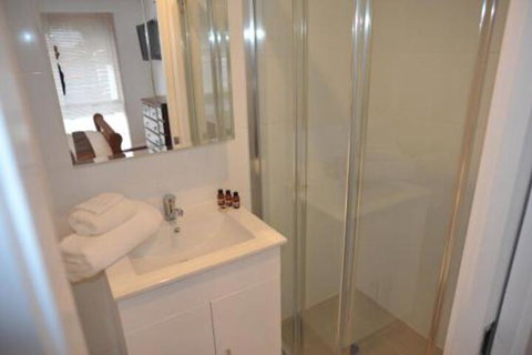 The Pommy Tree - Australian Directory 6