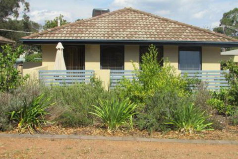 The Pommy Tree - Australian Directory 4