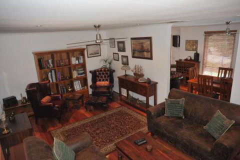 The Pommy Tree - Australian Directory 0