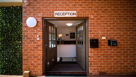 Hamiltonâ€™s Queanbeyan Motel - Australian Directory 3