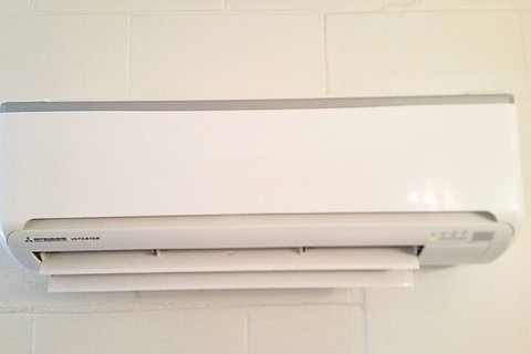 A & A Lodge Motel Emerald - Australian Directory 3