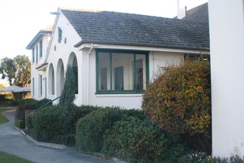 The Dormie House - On The Golf Course - Australian Directory 1