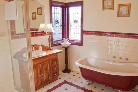 Lucy's House Serenity - Australian Directory 1