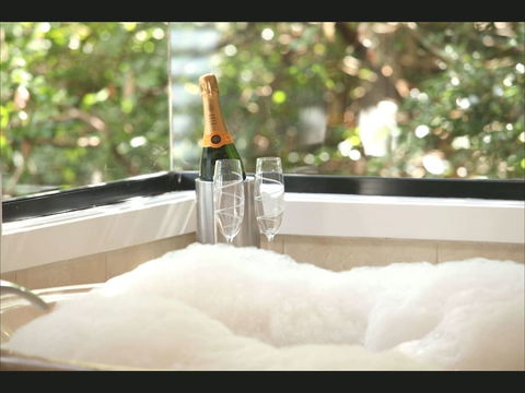Montagues Of Montville - Australian Directory 6