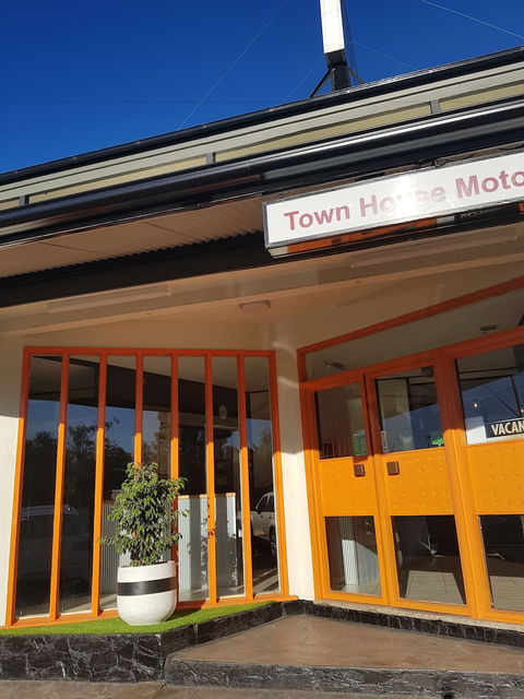 Town House Motor Inn - Australian Directory 0