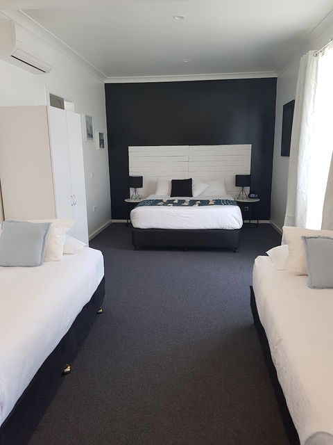 Town House Motor Inn - Australian Directory 2
