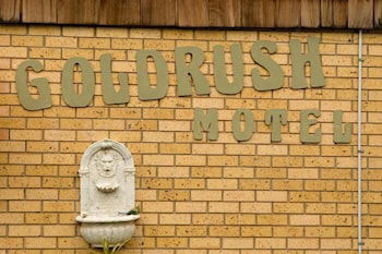 Young Goldrush Motel - Australian Directory 1
