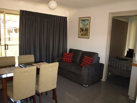 Old Coach Motor Inn - Australian Directory 4