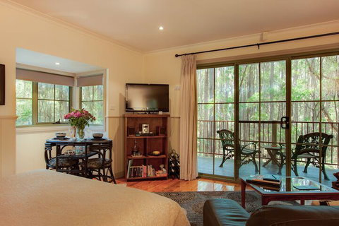 Eagle Hammer Cottages - Australian Directory 1