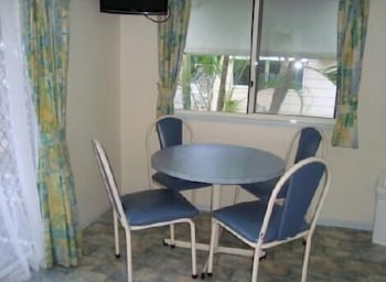 Ellis Beach Oceanfront Bungalows - Campground - Australian Directory 1