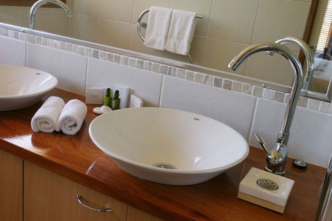 Lake Weyba Cottages - Australian Directory 6