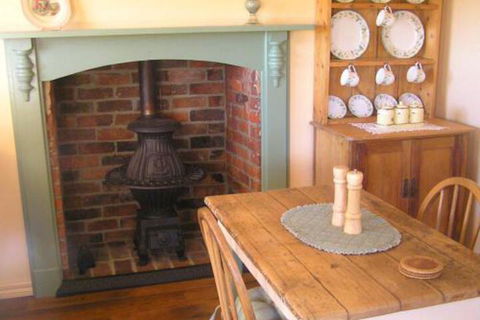 Valleyfield Cottage - Australian Directory 1