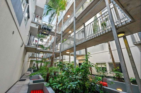 Miro Apartments - Australian Directory 1