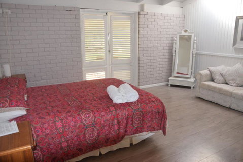 McCarthy Lake House - Australian Directory 3