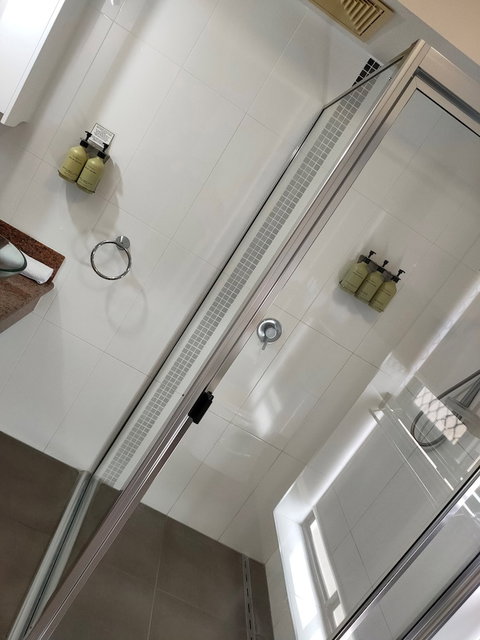 Ayr Travellers Motel - Australian Directory 1