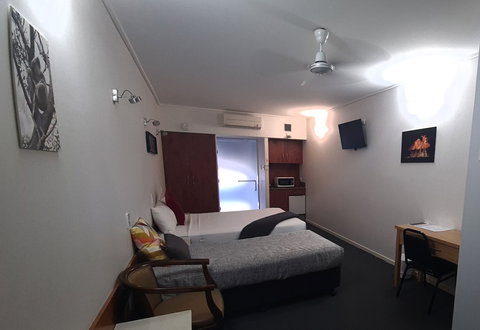 Ayr Travellers Motel - Australian Directory 3