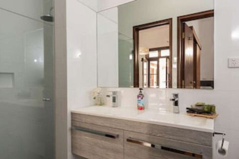 Fairway Manor Accommodation - Australian Directory 0