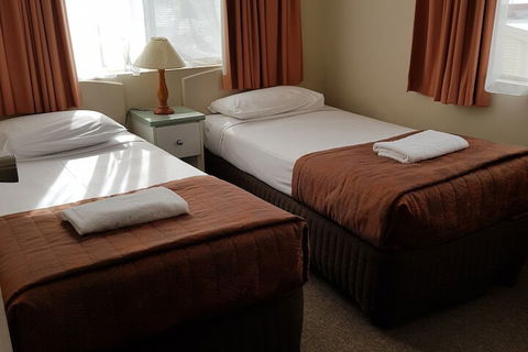 Earls Court Motor Inn - Australian Directory 7