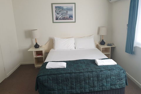 Earls Court Motor Inn - Australian Directory 5