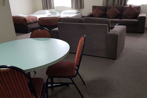 Earls Court Motor Inn - Australian Directory 1
