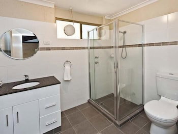 Riverway Chalets - Australian Directory 5