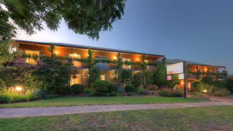 The Vines Motel And Cottages - Australian Directory 1