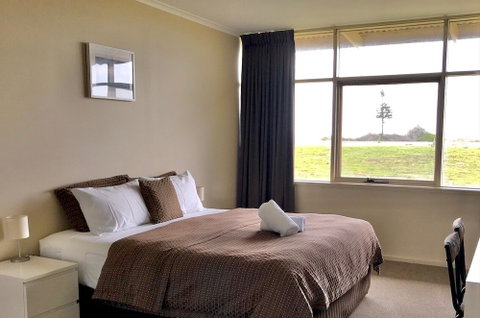 Highway One Ceduna - Australian Directory 5