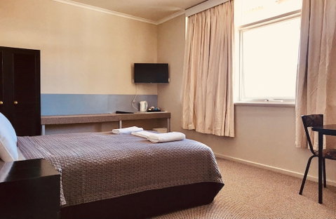 Highway One Ceduna - Australian Directory 4