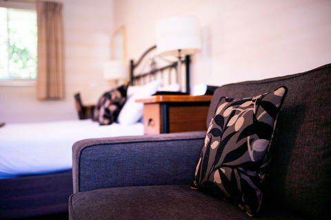 Yarra Gables - Australian Directory 1