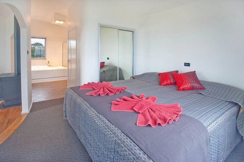 SURFBEACH HOLIDAY PARK - Australian Directory 1