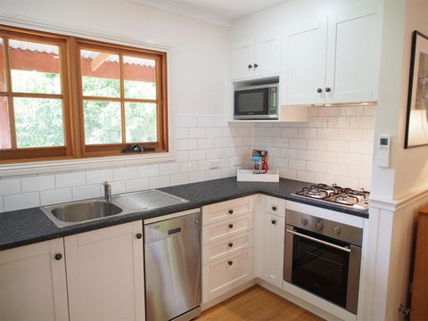 Tahara Cottage - Australian Directory 2