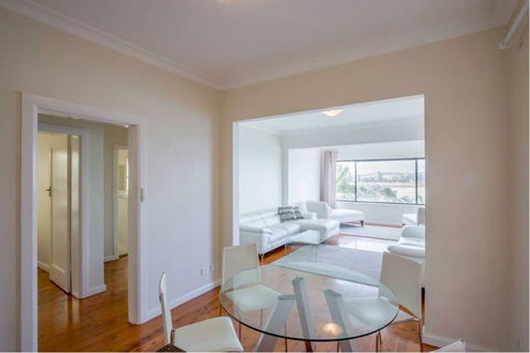 Ultimate Bondi Escape 2 - Australian Directory 4