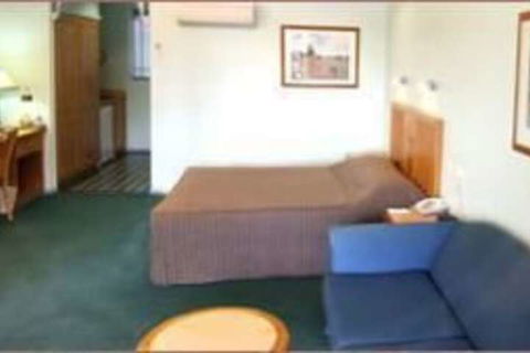 Young Federation Motor Inn - Australian Directory 4