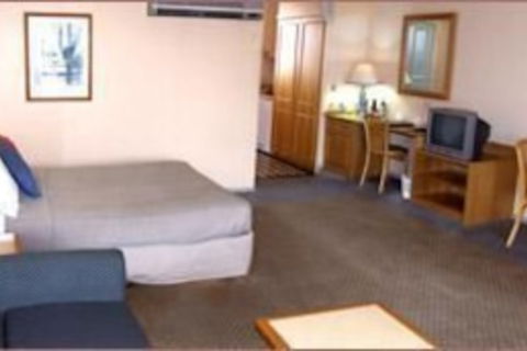 Young Federation Motor Inn - Australian Directory 1