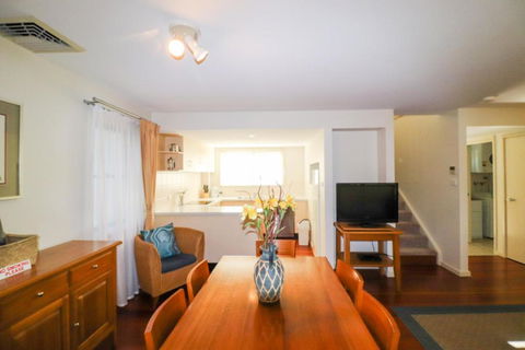 Dollarbird Treetops Townhouse - Australian Directory 2