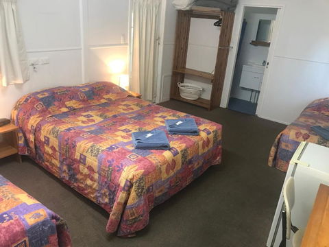 Injune Motel - Australian Directory 3