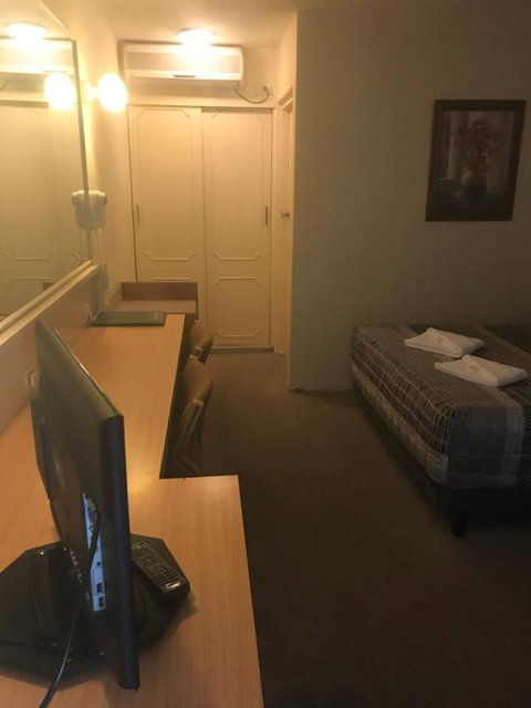 Gateway Motor Inn - Australian Directory 2