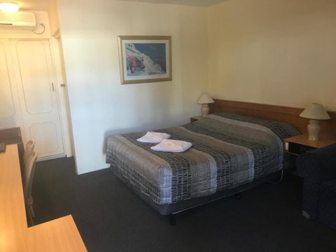 Gateway Motor Inn - Australian Directory 5