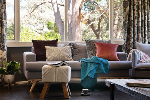 Viola At Hepburn Springs - Australian Directory 4