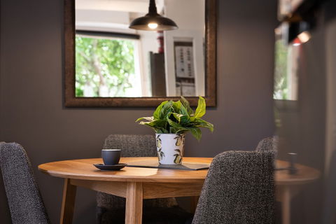 Viola At Hepburn Springs - Australian Directory 1