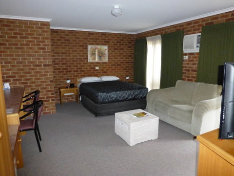 Inverloch Central Motor Inn - Australian Directory 6