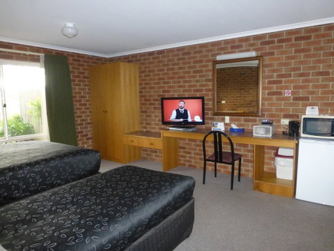 Inverloch Central Motor Inn - Australian Directory 4