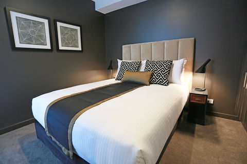 Alex Perry Hotel & Apartments - Australian Directory 6