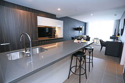 Alex Perry Hotel & Apartments - Australian Directory 4