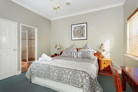 Durham Lodge - Australian Directory 3