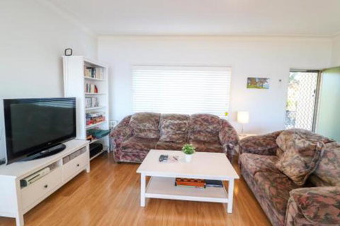 Lakefront Simplicity - Australian Directory 3